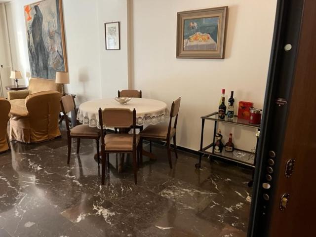 Spacious And Sunny Appartment In Cholargos Athén Kültér fotó