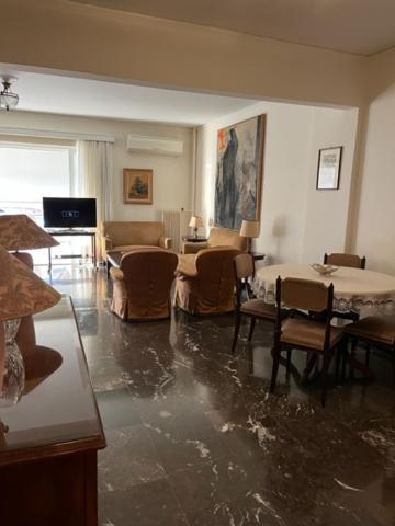Spacious And Sunny Appartment In Cholargos Athén Kültér fotó
